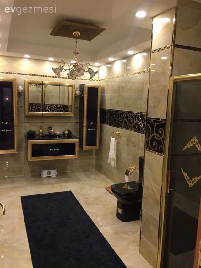 Çarpıcı renkler, oymalı mobilyalar ve klasik aksesuarlar ile saray gibi, göz alıcı bir ev..