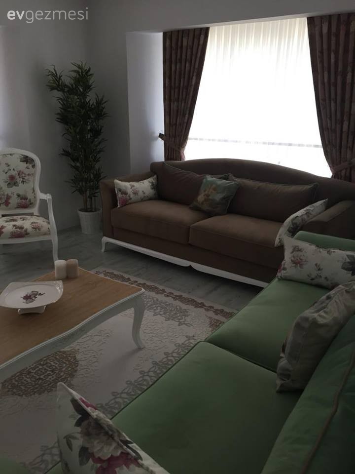 Fon perde, Halı, Kahverengi, Orta sehpa, Oturma Odası, Yeşil, Perde