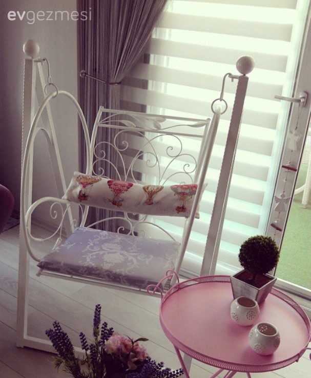 Miray hanımın beyazın hakimiyetinde, özgür ruhlu evi..