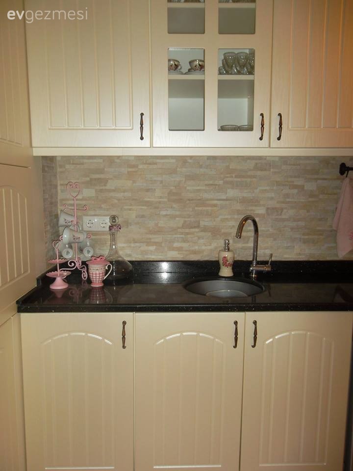 Aylin hanımın pembe nüanslarıyla zenginleşen zarif ve sıcak evi..