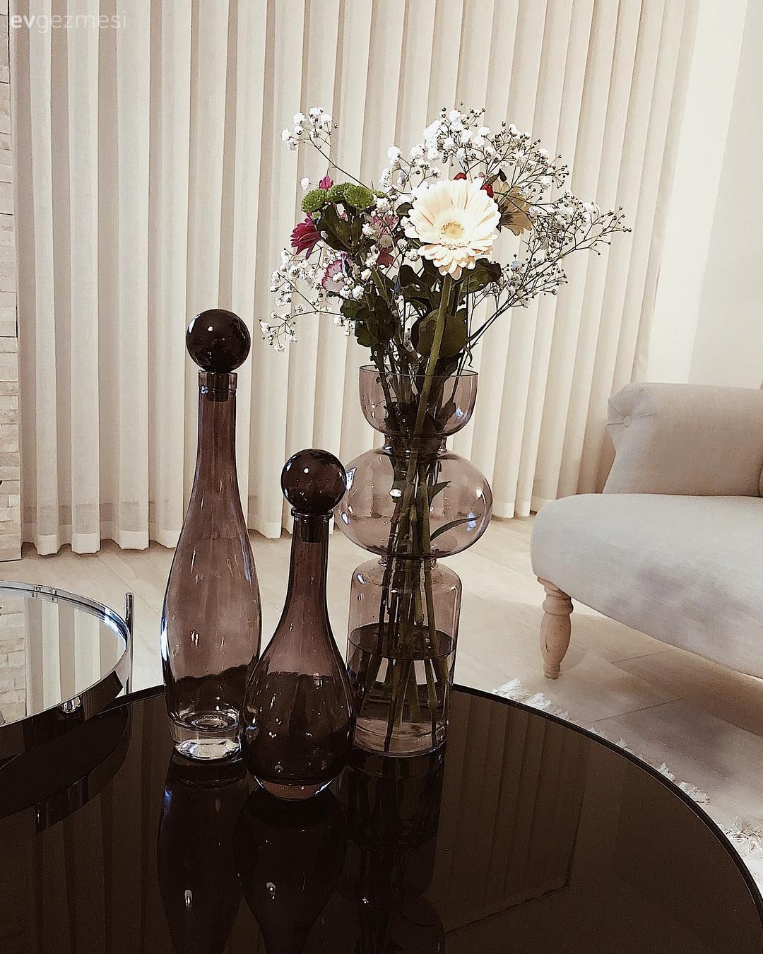 Orta sehpa, Vazo, Çiçekler, Sehpa üstü aksesuarı