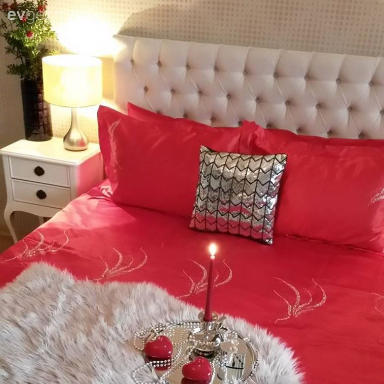 Kırmızı, Yatak Odası