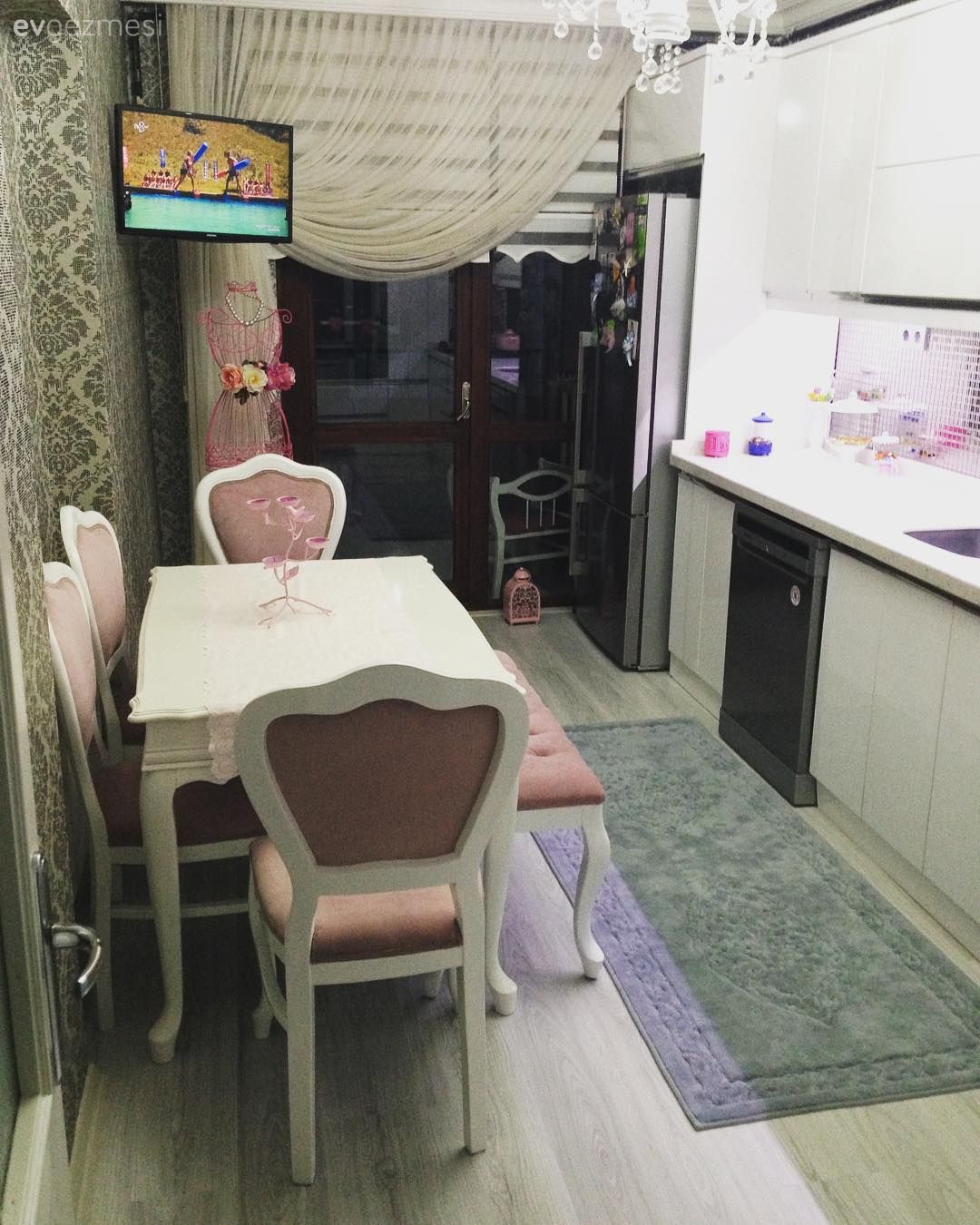 Her Köşesinde Cazibeli Detaylar: Esma Hanım'ın Klasik ve Şık Evi