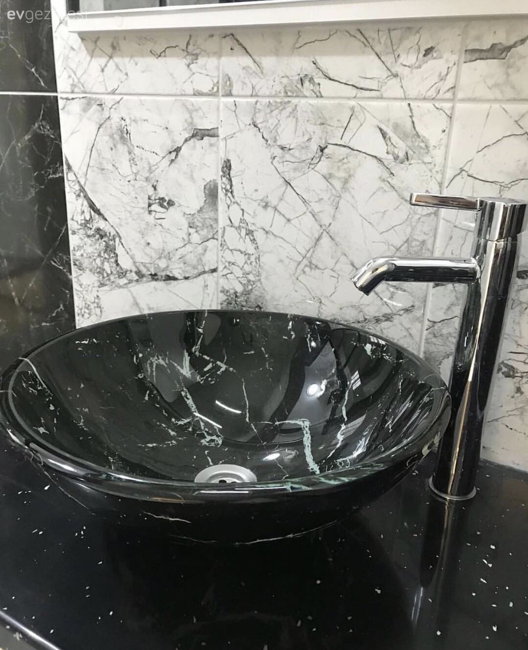 Kapsamlı Tadilat Bu Yıpranmış Evin Potansiyelini Ortaya Çıkarmış