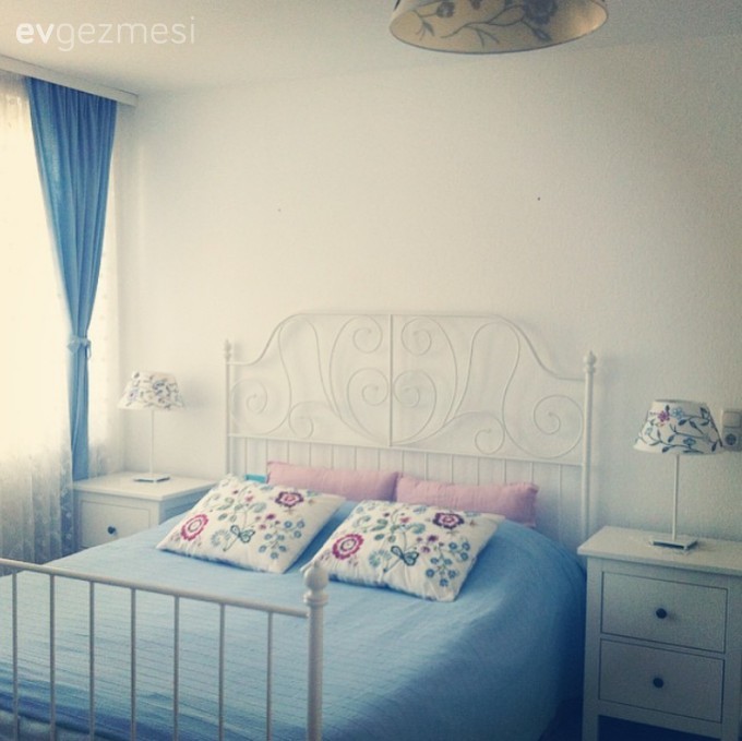 Beyaz, Mavi, Yatak Odası