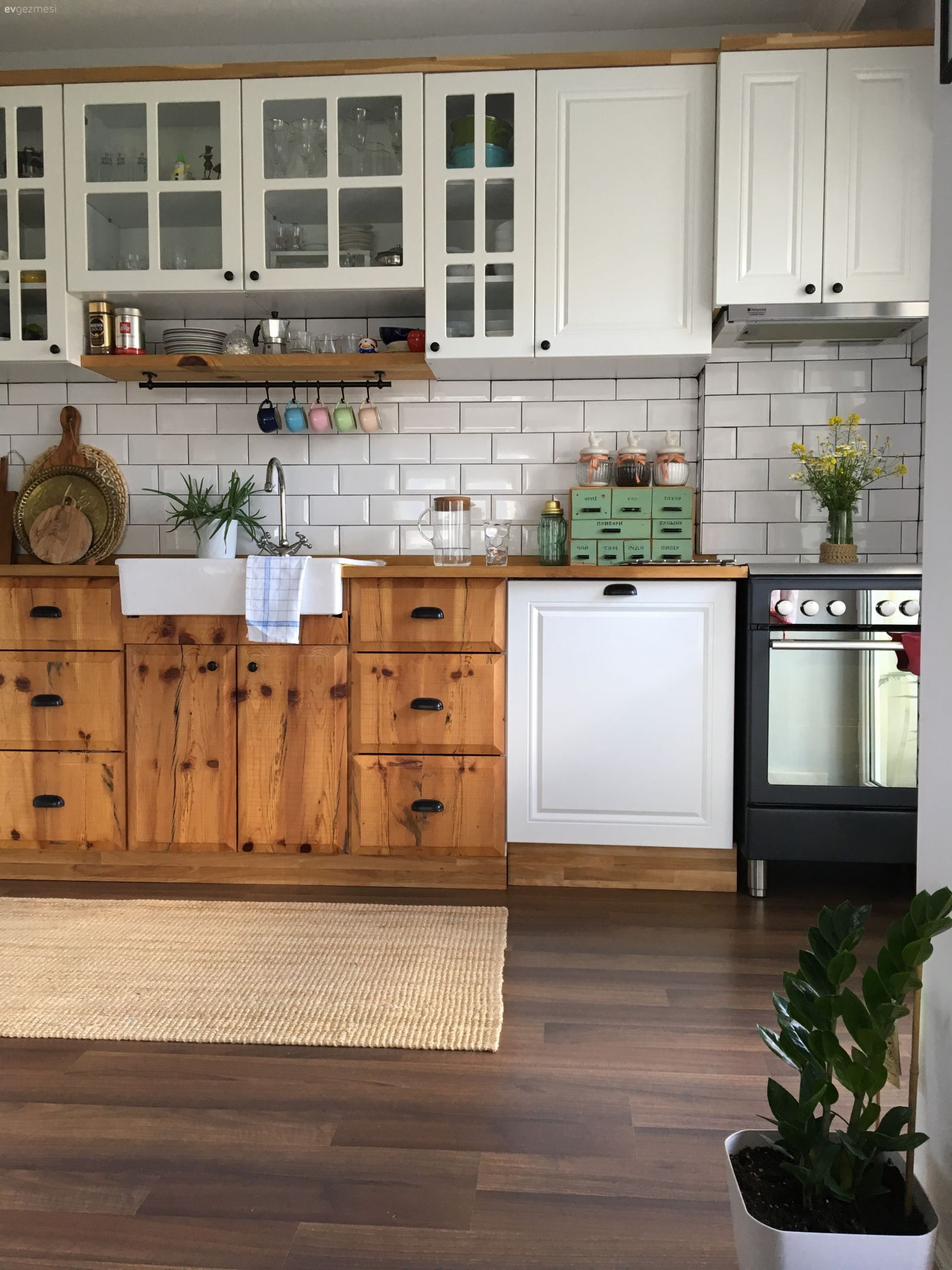 Bu Fotojenik Mutfak Rustik Ruhu Bir Apartman Dairesine Taşımış!