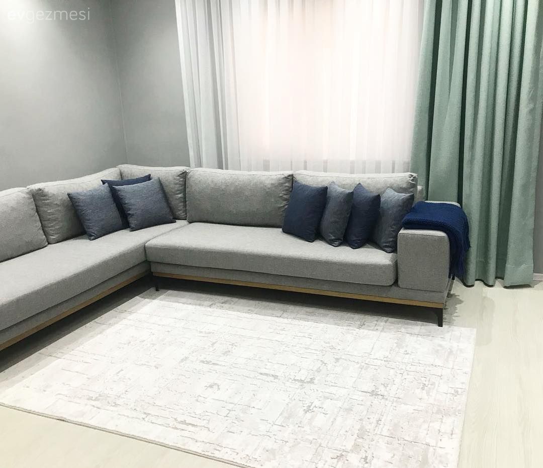 Oturma Odası, Gri duvar, Köşe koltuk, Lacivert, Yeşil, Fon perde, Halı, Kırlent