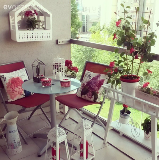 Balkon, Beyaz, Çiçekler, Kırmızı