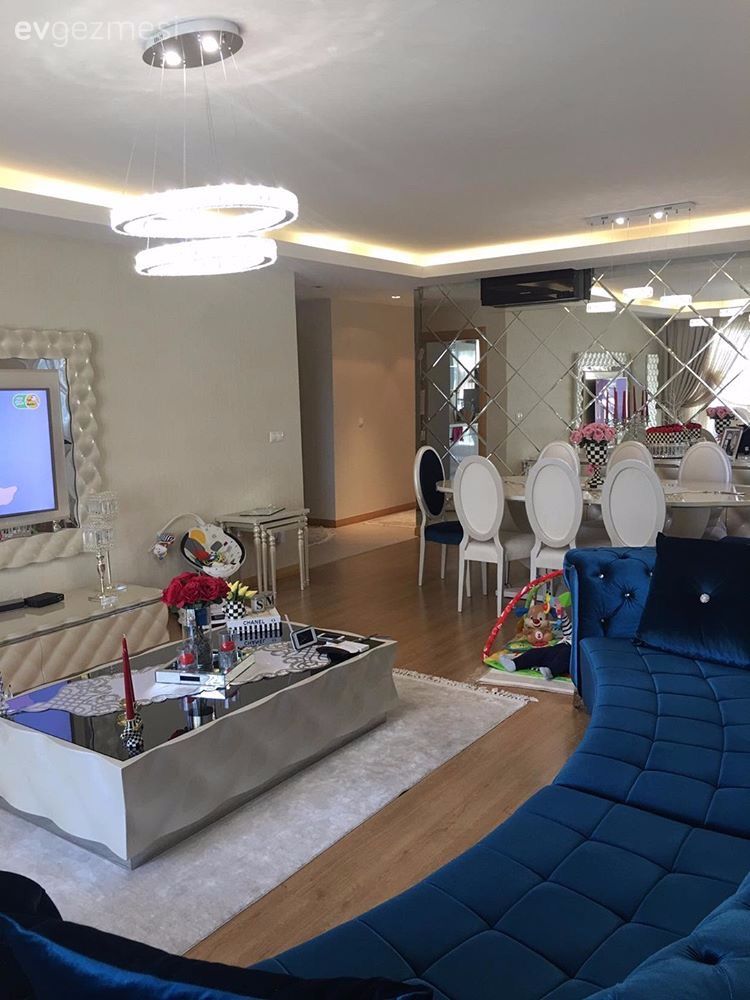 Klasik stil dekor, göz alıcı renkler. Melike hanımın şık salonu..