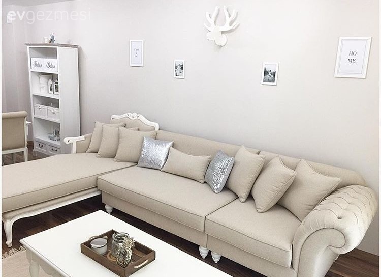 Beyaz ve kremin hakimiyetinde: Kübra hanımın zarif evi..