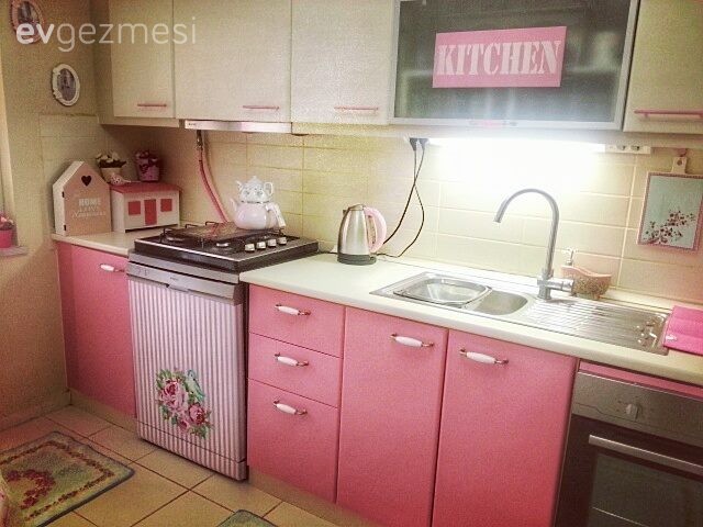 Monotondan cıvıl cıvıla.. Diğdem hanımın el emeği mutfak dönüşümü..