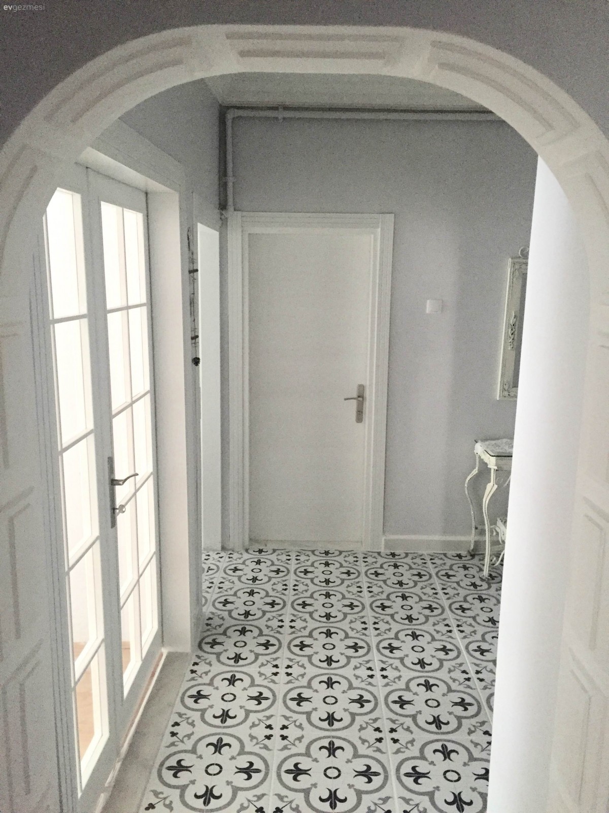 Kübra hanımın anısı olan eşyalarla kimlik kazanan Fransız country evi.