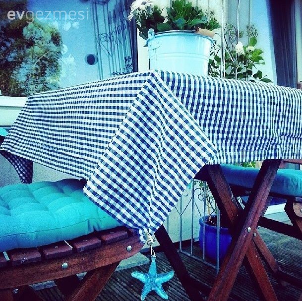 Gökçe Hanım'ın mavi ağırlıklı şık terası