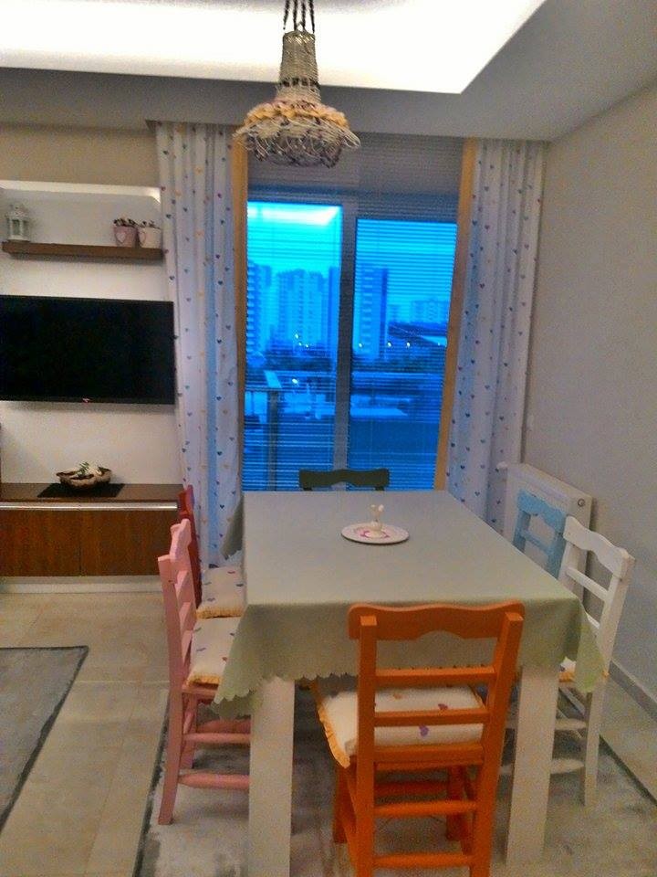 İpek hanımın sade ve naturel bir havası olan, nostaljik evi..