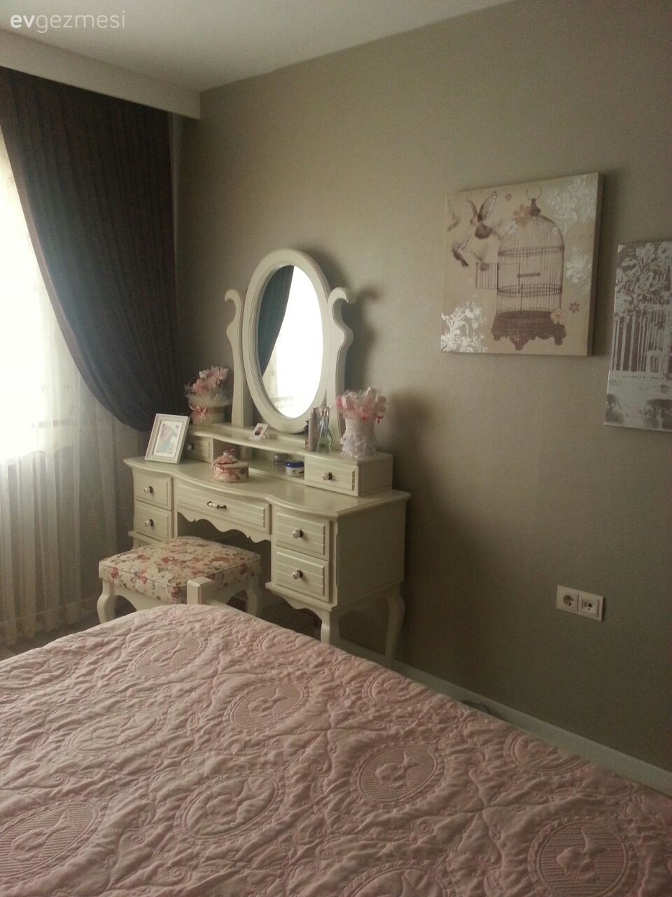 Kahverengi, Yatak Odası