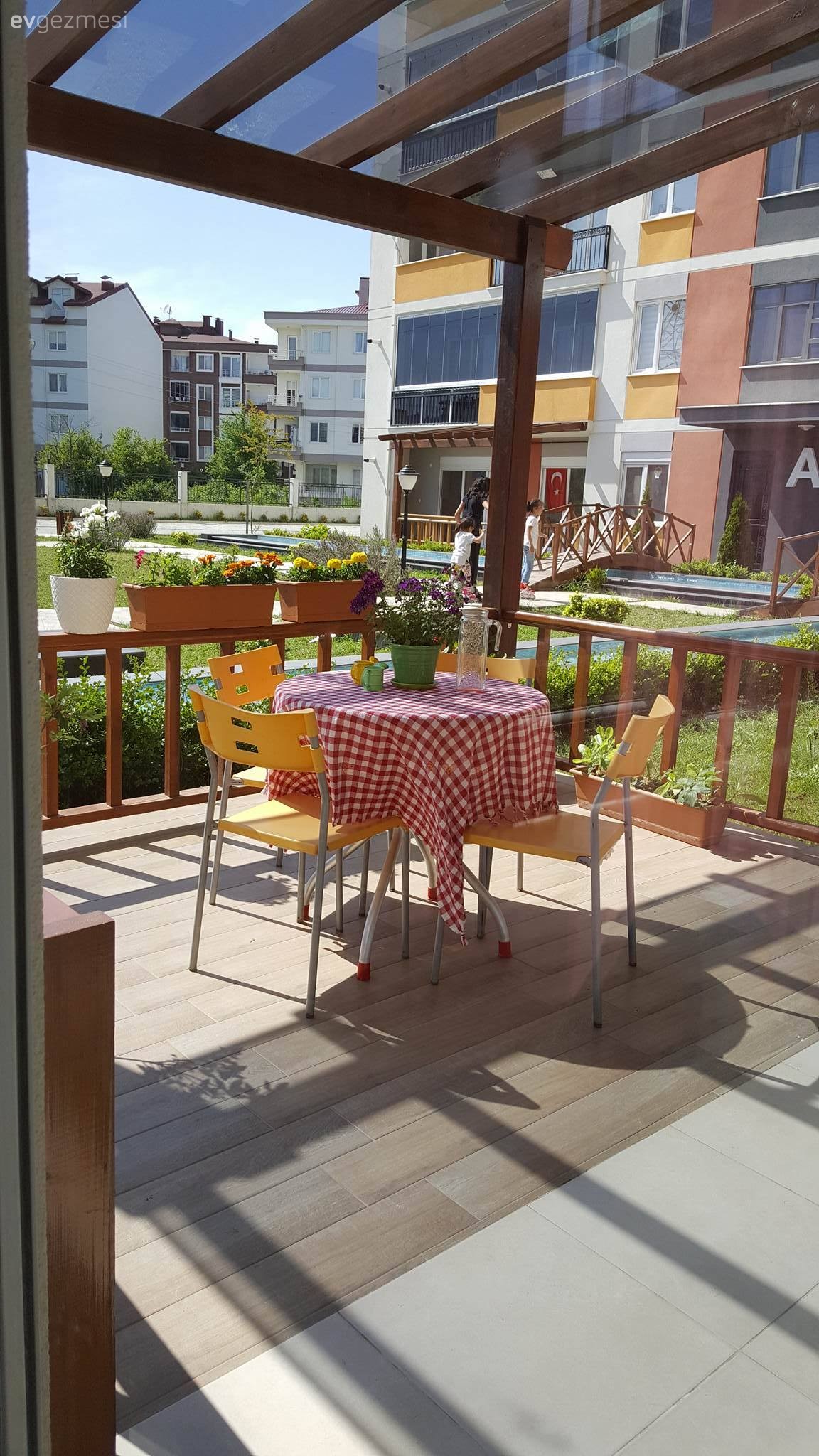 Alanı zenginleştiren detaylarla, sıcak ve şık! Rukiye hanımın evi..