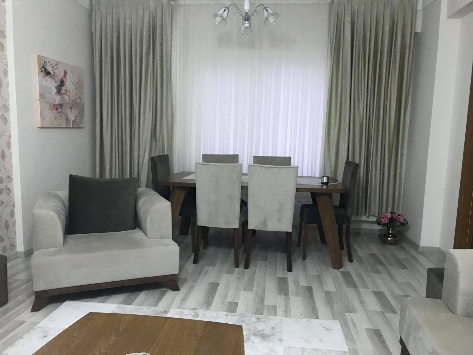 Yeni salonda içe sinmeyen birkaç detay. Fikirleri bekleriz!