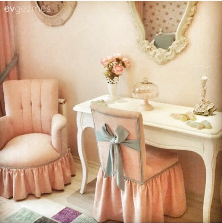 Yağmur hanımın uyumu ön planda tutan, şık ve sıcak evi..