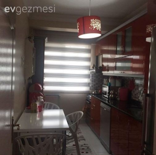 Betül hanımın alana uygun mobilya seçimleriyle, şık ve sofistike evi..