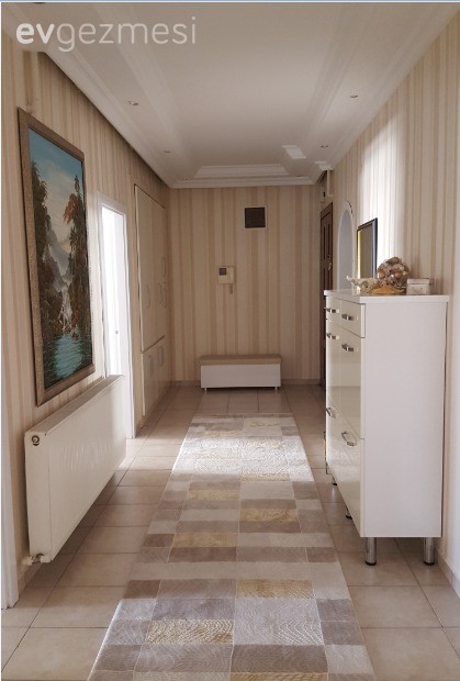 Serap hanım'ın yumuşak ve dinlendirici renklerle döşenmiş iç açıcı evi