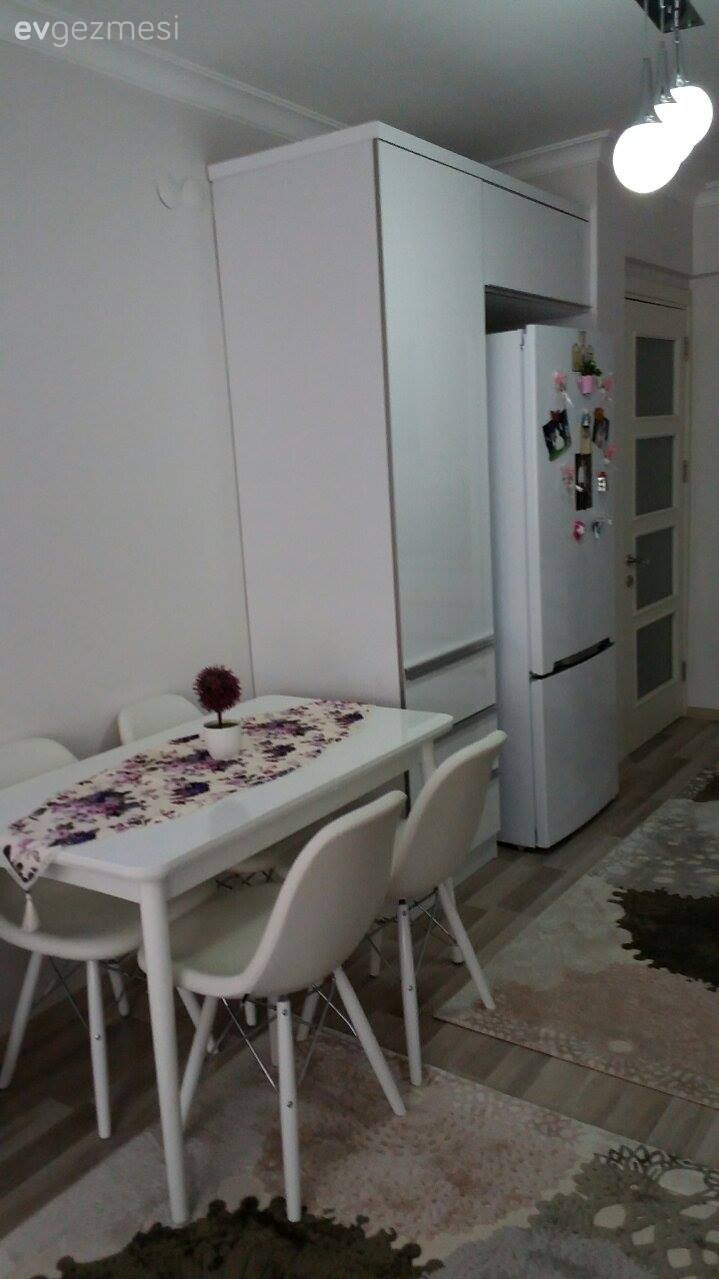 Beyaz mutfak, Mutfak, Mutfak masası