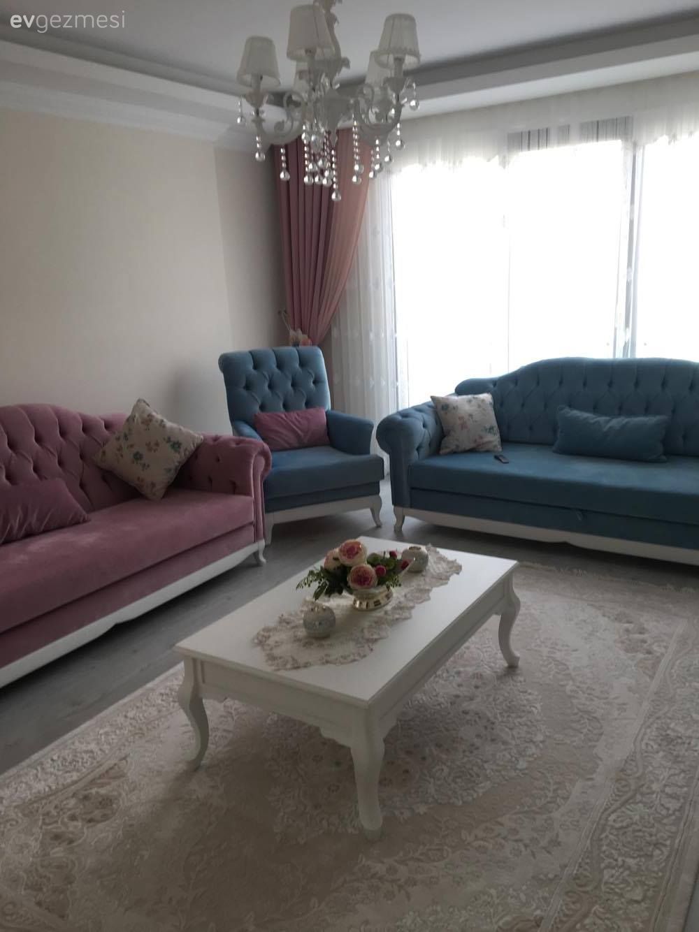 Salon, Avize, Mavi, Pembe, Halı, Orta sehpa, Country