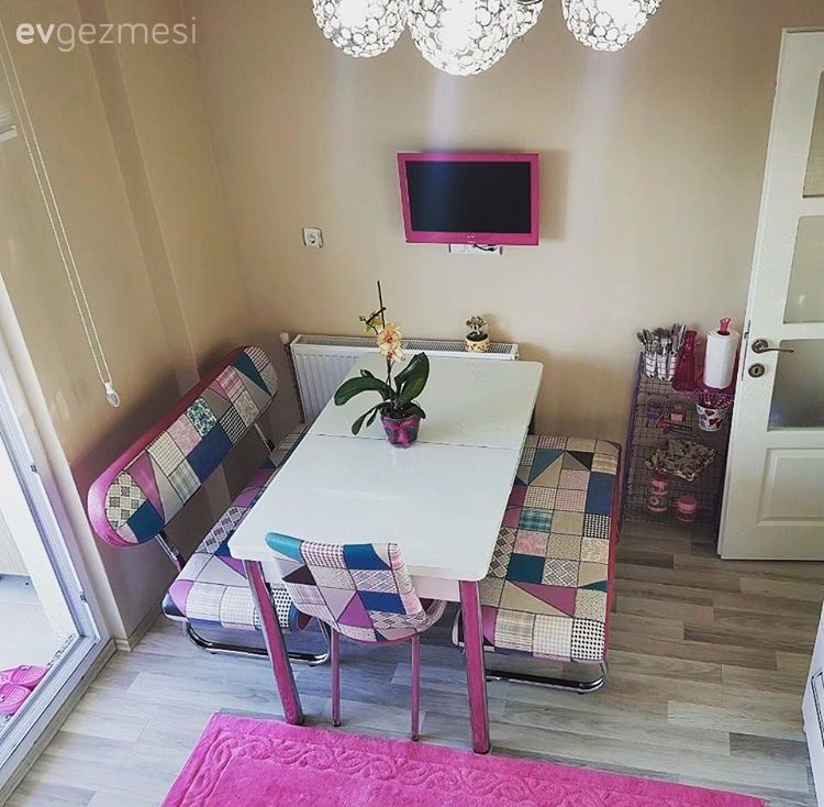 Beyaz mutfak, Mutfak, Mutfak aksesuarları, Mutfak köşesi, Mutfak masası, Pembe