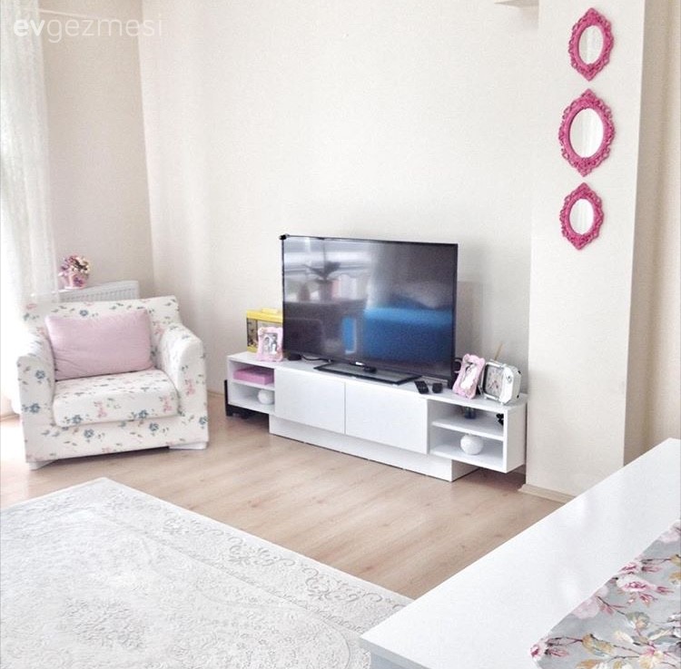 Berjer, Duvar dekorasyonu, Halı, Salon, Tv ünitesi