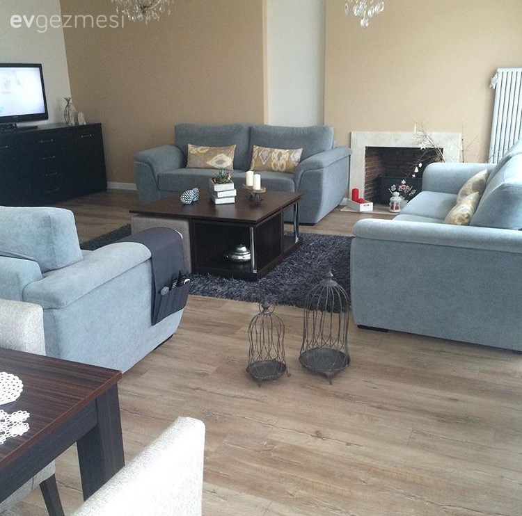 Mavi, Orta sehpa, Salon