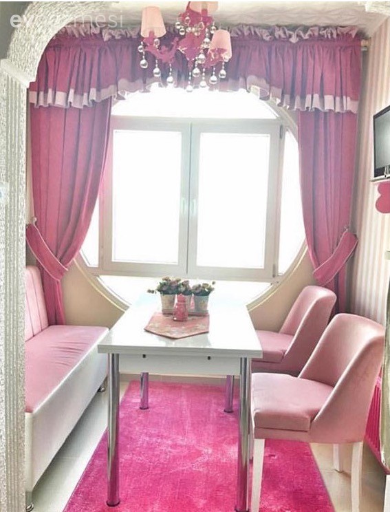 Halı, Mutfak, Mutfak köşesi, Mutfak masası, Pembe, Perde