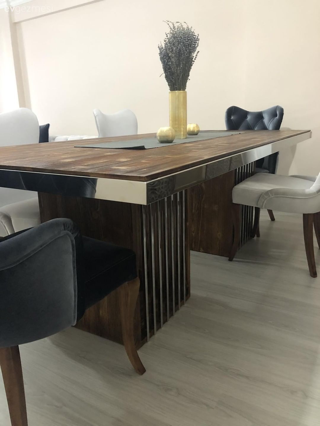 Altın Detaylar Bu Salonda Dekora Şık Dokunuşlar Katıyor