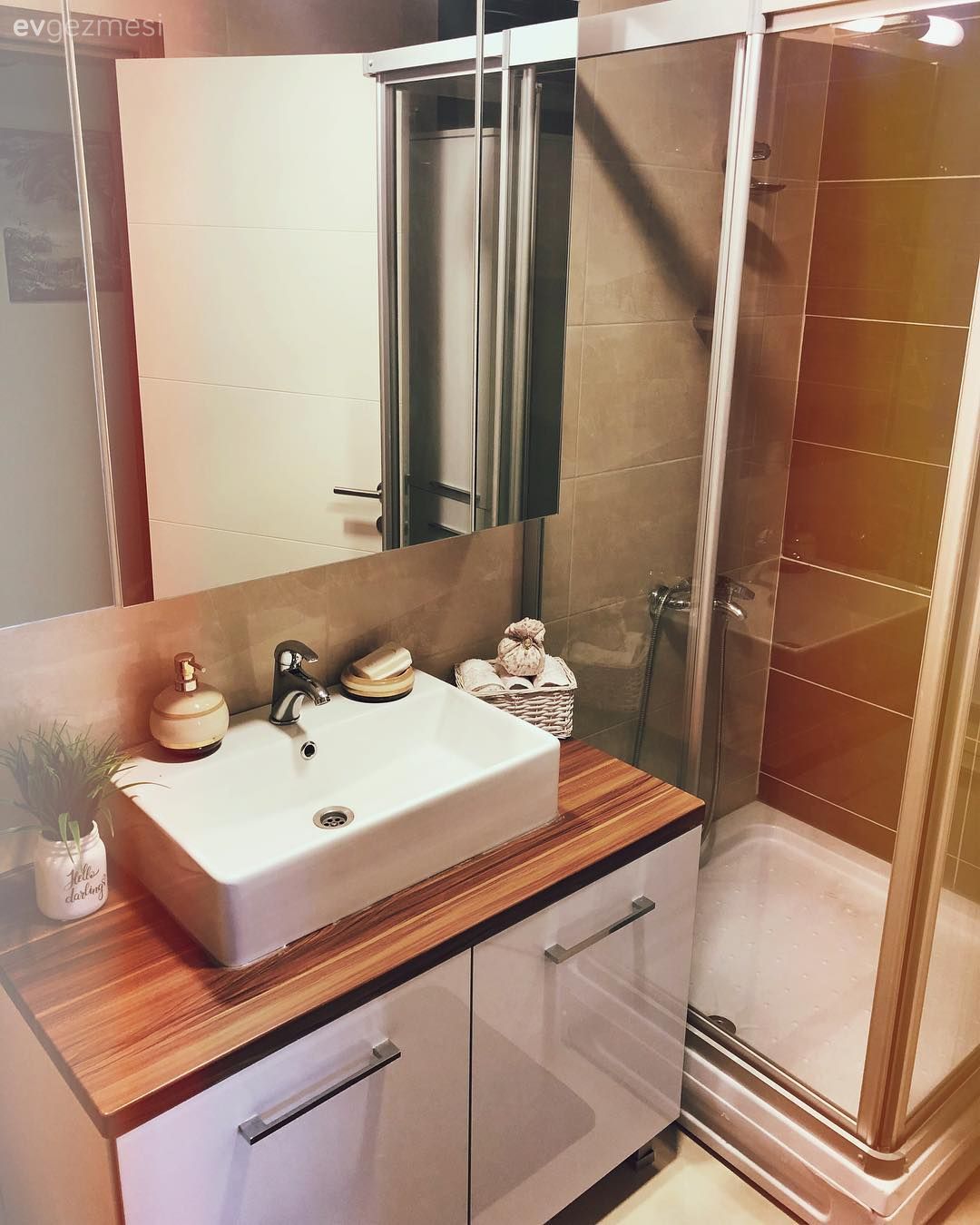 Ev Gezmesi: Yumuşak Renk Geçişleriyle  Doğal ve Samimi Bir Dekor