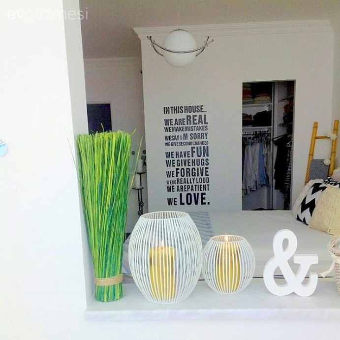 Baştan aşağı yenilenen bir evde, modern ve ferah bir dekor..