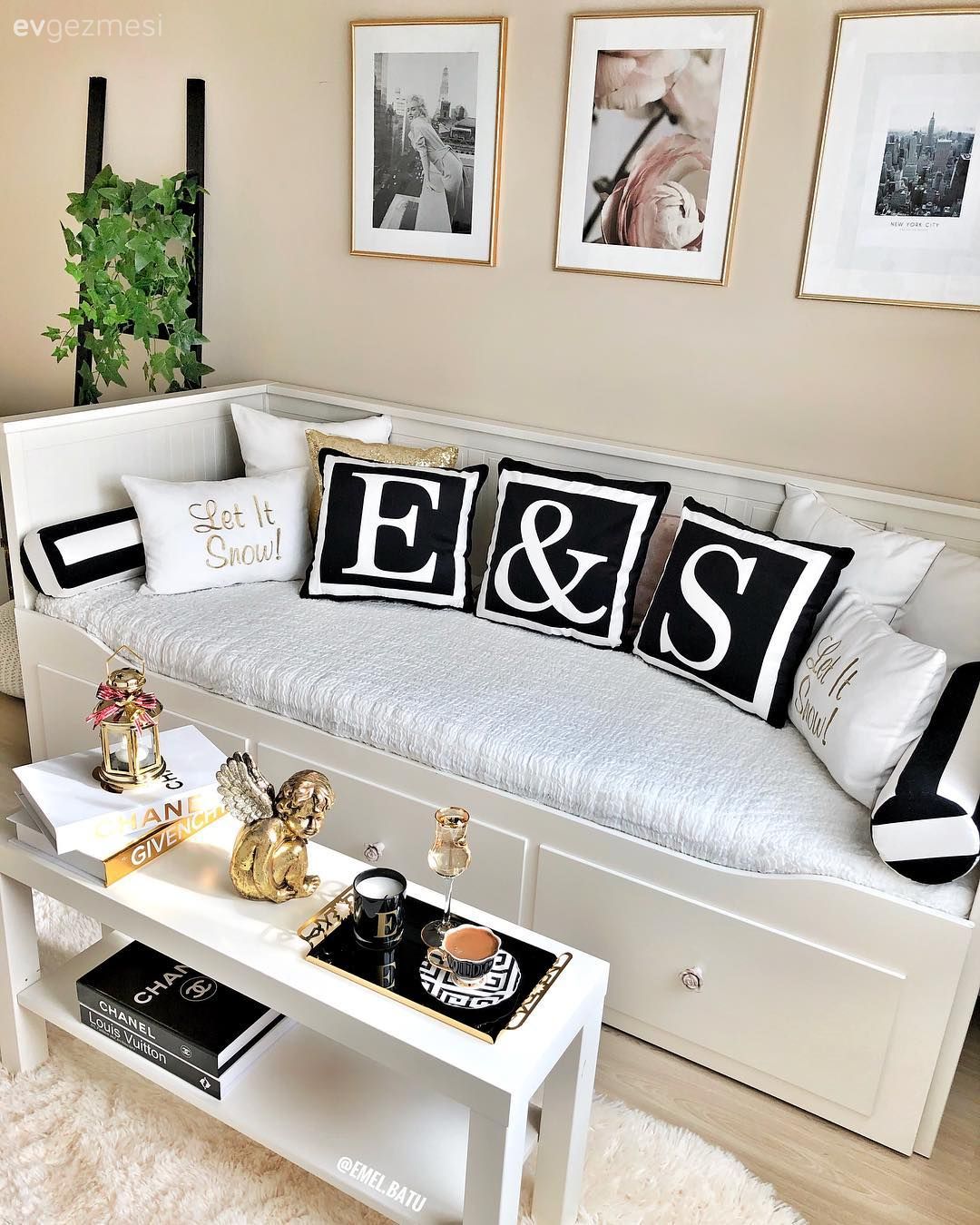 Oturma Odası, Sedir, Duvar dekorasyonu