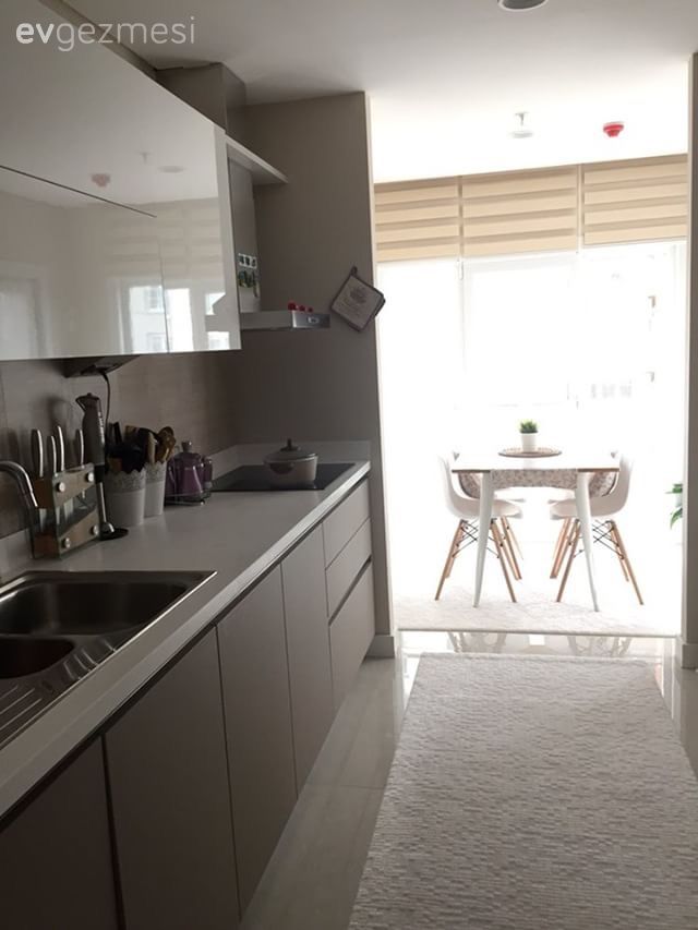 Modern mutfak, Mutfak, Mutfak masası, Beyaz halı, Halı, Capuccino mutfak