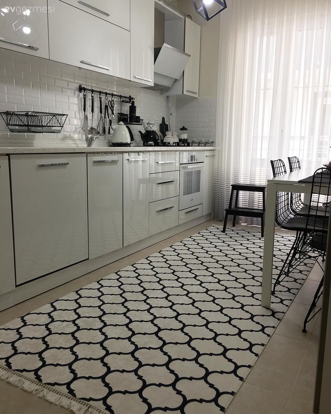 Mutfak, Beyaz mutfak, Mutfak halısı, Halı, Geometrik desen, Modern mutfak