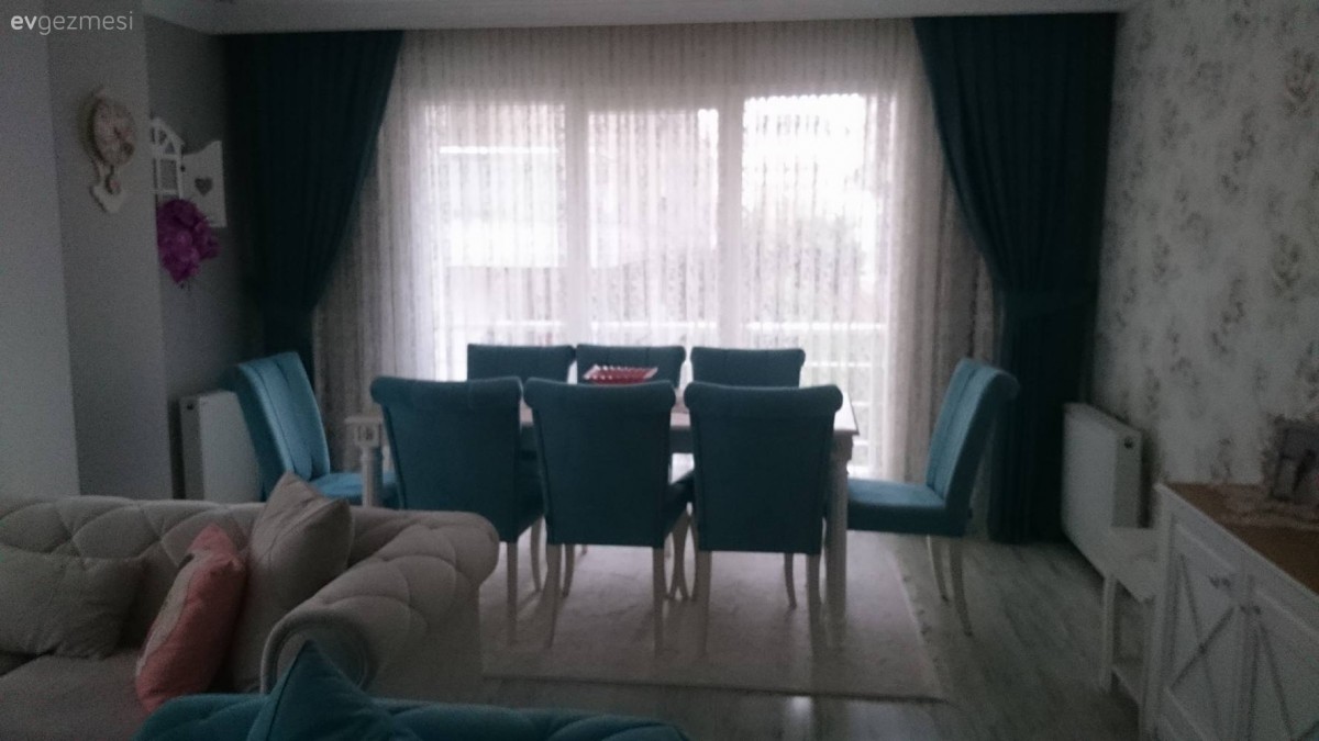 Betül hanımın mavi ve beyaz hakimiyetinde zarif ve dingin, harika evi.