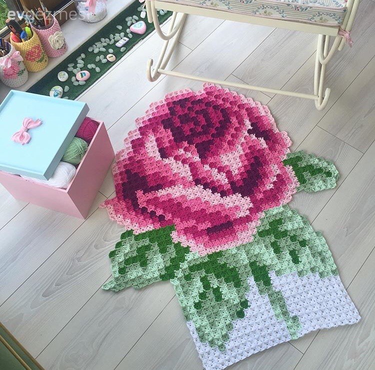 Yeşim hanımın örgü paspasla kullandığı kış bahçesi..