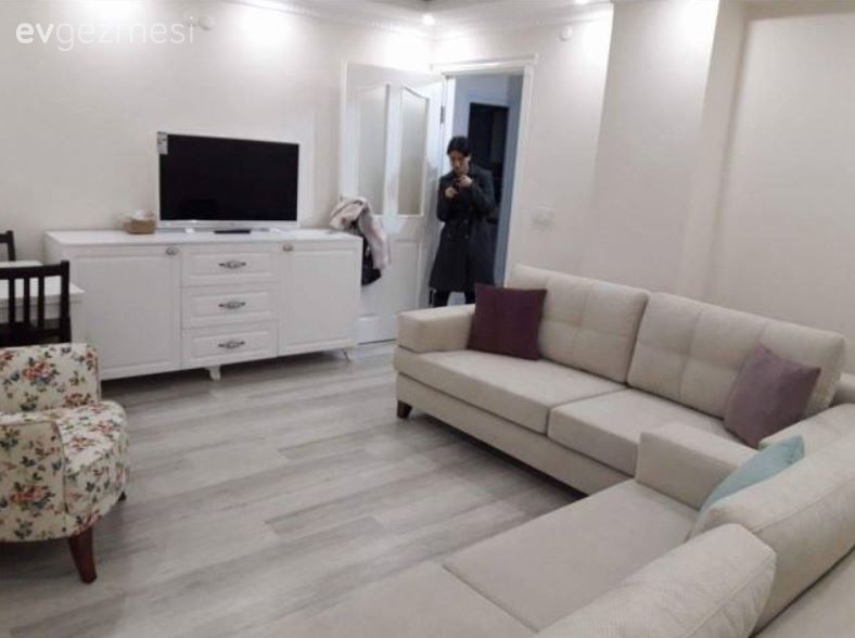 Mobilyalar bu salona nasıl yerleştirilmeli? Fikirleri bekleriz!