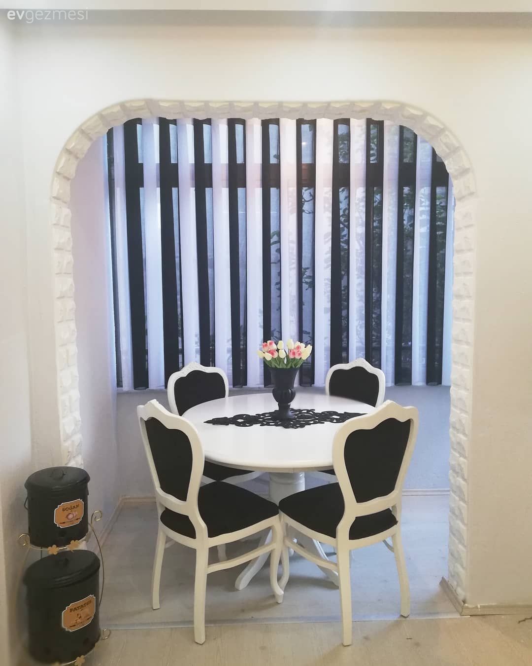 Mutfak, Mutfak masası, Siyah- Beyaz, Mutfak perdesi, Perde