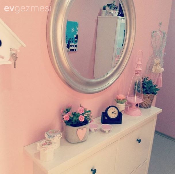 Hilal hanım romantik ve tatlı detaylarla dolu canlı evi..