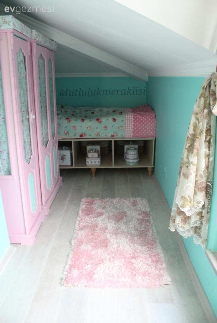 Çatı katı, Genç odası, Mobilya boyama