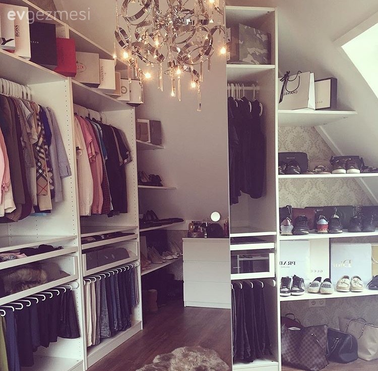 Sevcan hanımın bakır detaylarla şık bir görünüm alan, keyifli evi.