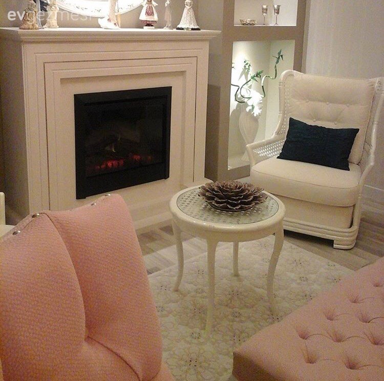 Salon, Şömine, Berjer, Pastel renkler, Duvar Nişleri