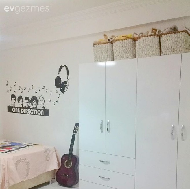 Baştan aşağı yenilenen bir evde, modern ve ferah bir dekor..