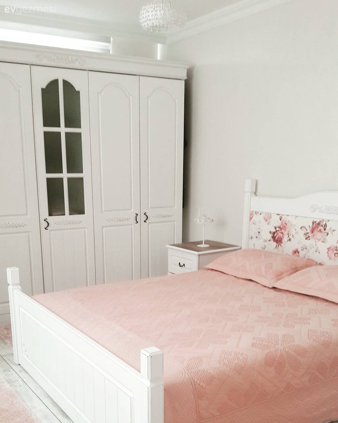 Pembe, Yatak Odası, Yatak örtüsü