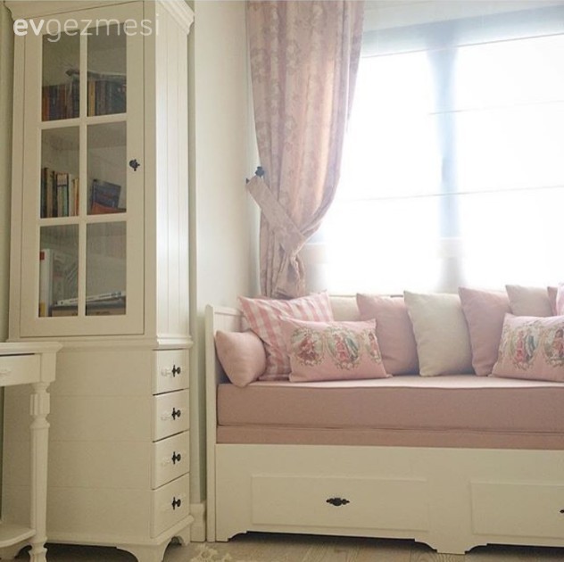 Beyaz, Çalışma odası, Pembe