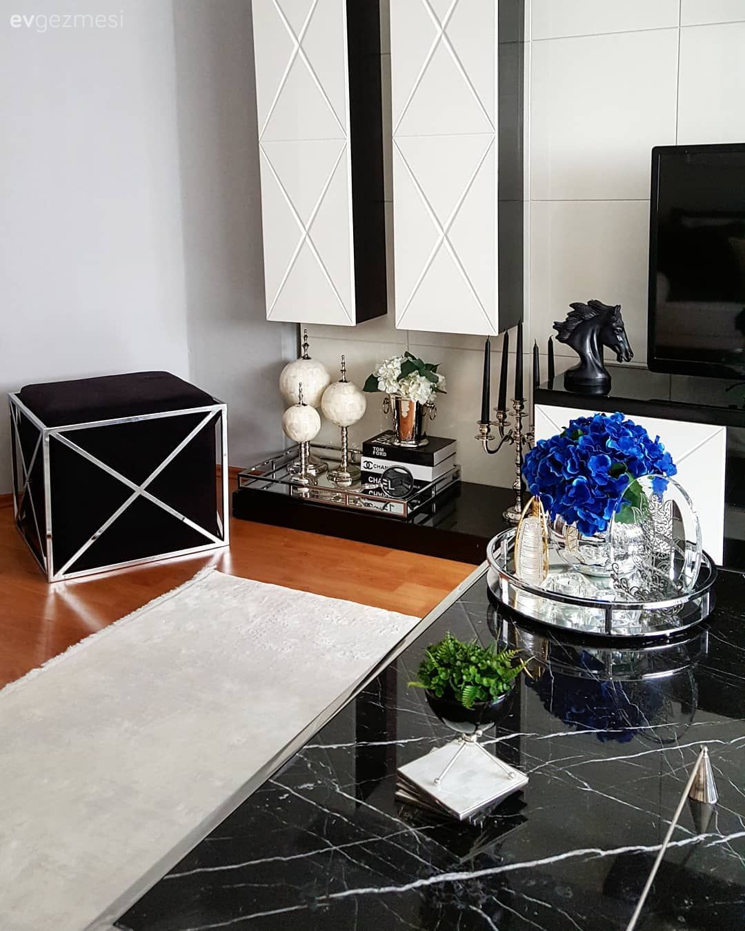 Puf, Salon, Sehpa üstü aksesuarı, Siyah- Beyaz, Metal ayaklı puf, Tv ünitesi