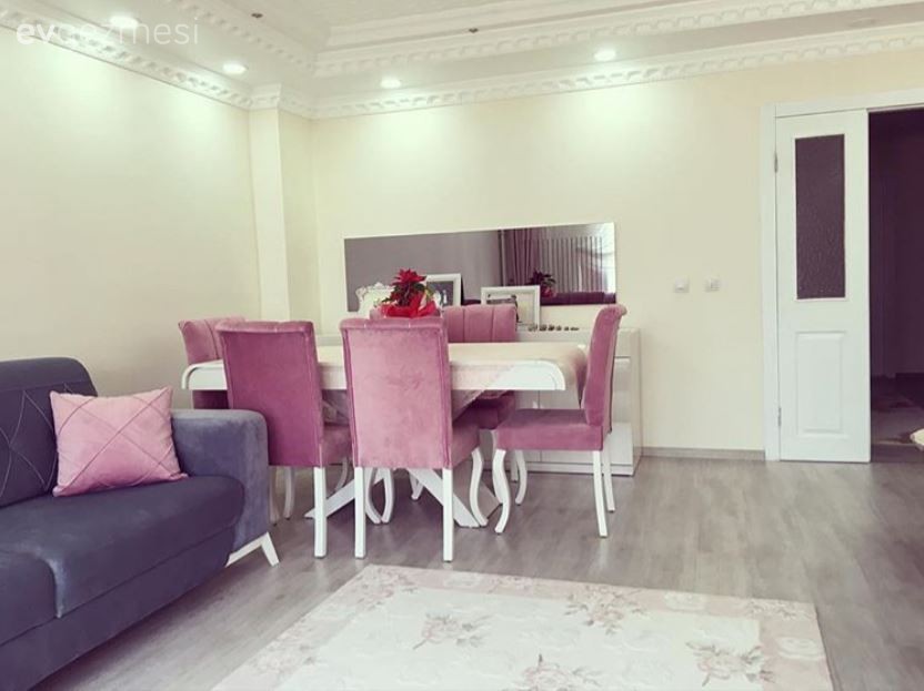 Betül hanımın cıvıl cıvıl ve genç evi..