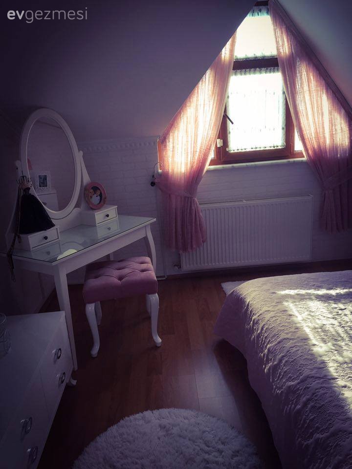 Kafiye hanımın siyah-beyazdan pastel tonlara, evinin dönüşümü..